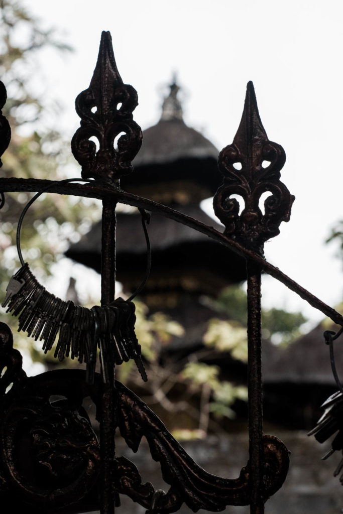 Tempel hinter verschlossenen Toren